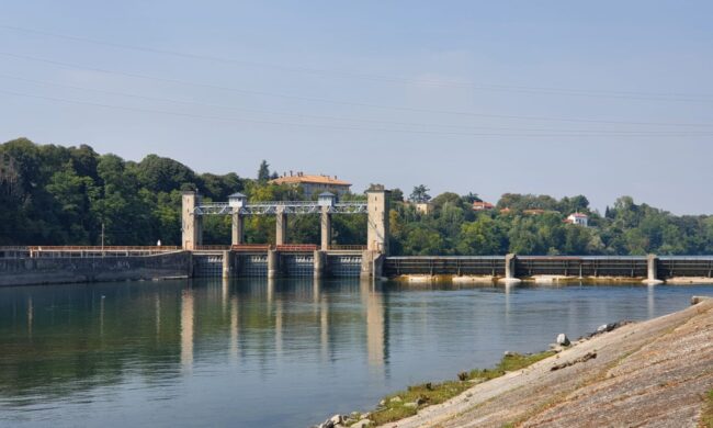 Cade nell’Adda mentre pesca e rischia di annegare, salvato per miracolo dai passanti