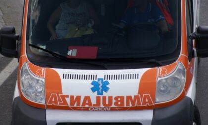 23enne aggredita in strada: intervengono carabinieri e sanitari, trasportata in codice rosso