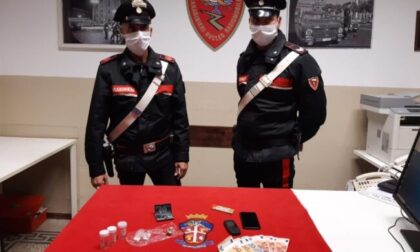 Condannato dal Tribunale di Lodi per spaccio, i Carabinieri lo trovano a passeggio (con un bilancino in tasca)