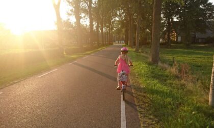 11enne esce da scuola e viene investita mentre è in bicicletta