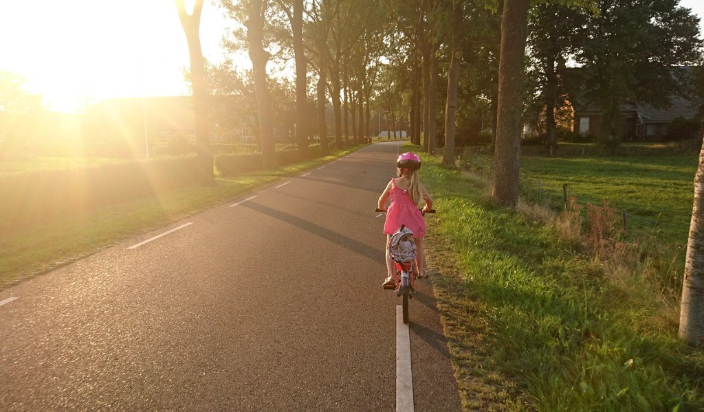 11enne esce da scuola e viene investita mentre è in bicicletta