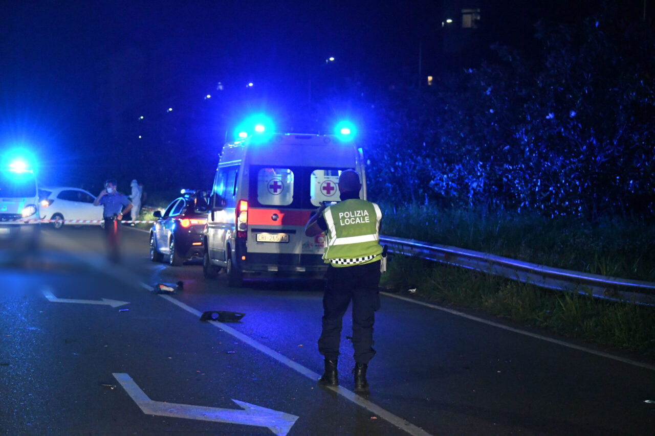Tragico incidente sulla tangenziale Ovest di Milano: 24enne esce dall’auto e viene travolto e ucciso