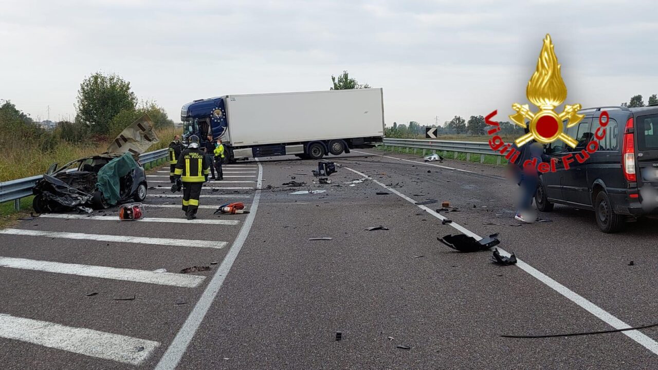 Schianto tra auto e mezzo pesante, un morto a Tavazzano