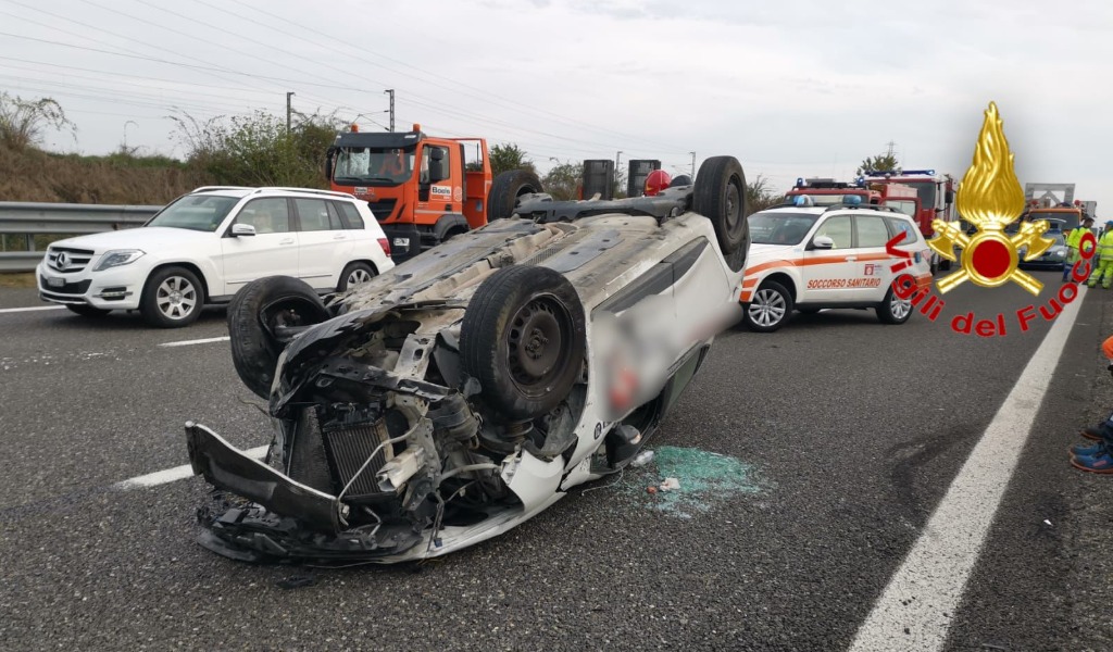 Scontro tra un’auto e un camion sull’A1, 29enne gravemente ferito