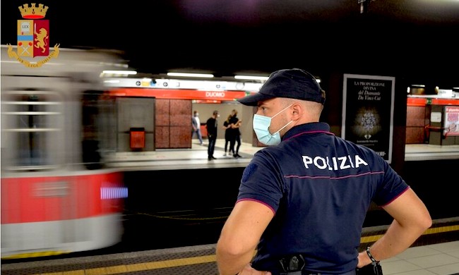 Calci e pugni a due 12enne per rubare gli zaini: 6 minorenni lodigiani nei guai