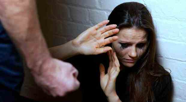 Minacce, percosse e lesioni: ancora violenza domestica nel Lodigiano