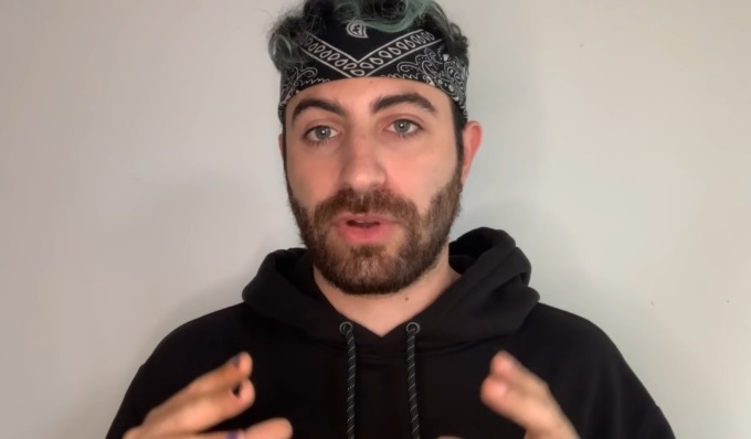 Dopo il finto video nella zona rossa di Codogno nel 2020, lo Youtuber “Social Boom” sorpreso con Green pass falso