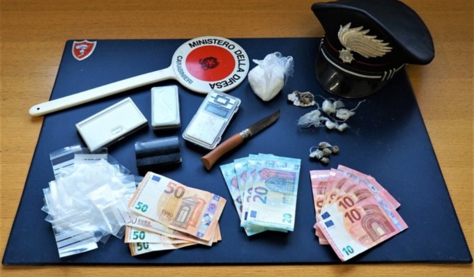 28enne trovato in possesso di cocaina ed eroina finisce in manette