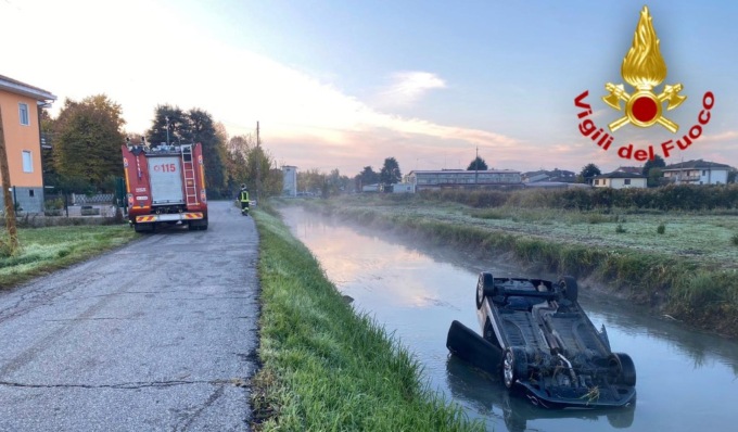 Brutto fuori strada a Borgo San Giovanni, una coppia finisce in acqua