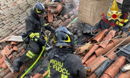 Tetto in fiamme a Lodi Vecchio: grazie ai Vigili del fuoco scongiurato il peggio