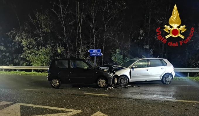 Scontro frontale a Tavazzano, feriti i due autisti