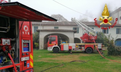 Canna fumaria in fiamme a Brembio, scongiurato il peggio