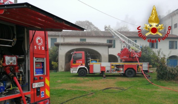 Canna fumaria in fiamme a Brembio, scongiurato il peggio