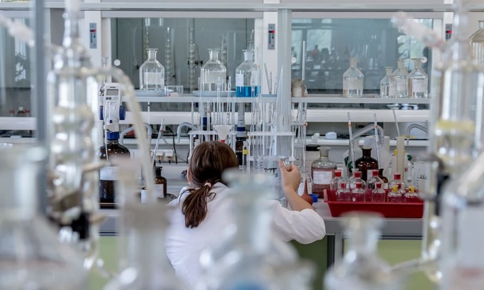 Covid: in arrivo il quinto vaccino, diverso da tutti gli altri. Come funziona Novavax, il siero “bio”