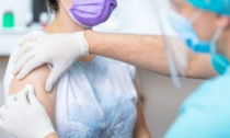 Vaccino aggiornato Omicron, da mercoledì 14 le somministrazioni in Lombardia