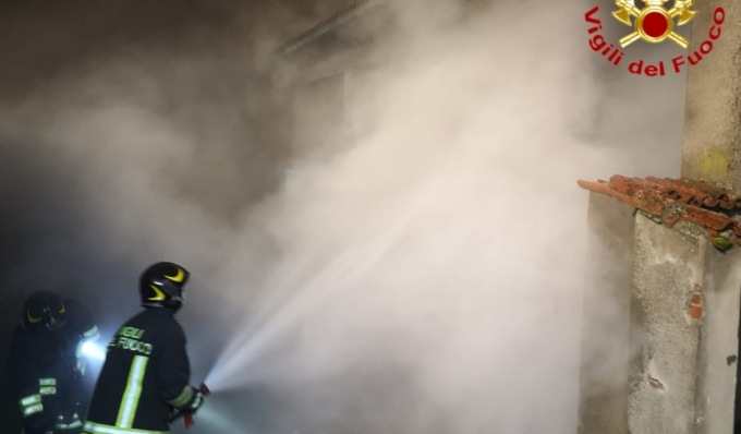 Incendio in un vecchio casale a Santo Stefano Lodigiano