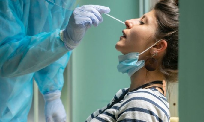 Scendono al 20% le positività dei passeggeri in arrivo dalla Cina
