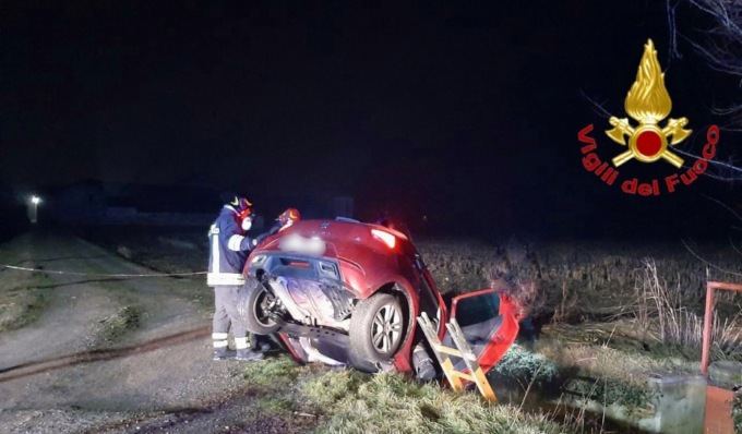 31enne in ospedale dopo un brutto incidente fuori strada SIRENE DI NOTTE