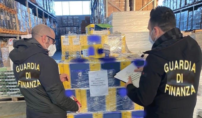 Oltre 16mila prodotti sequestrati in un discount lodigiano, multa da 25mila euro