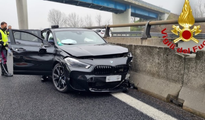 28enne perde il controllo dell’auto e si schianta in Autostrada