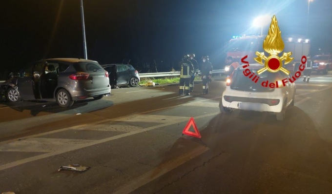 Un altro incidente sulla Statale 9, schianto con tre auto coinvolte