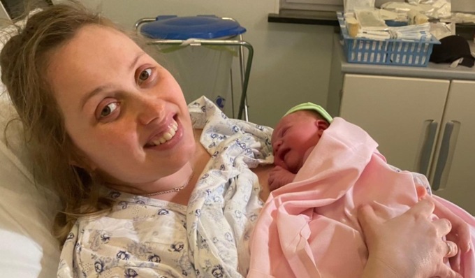 Benvenuta al mondo Irina Vita: la mamma Liudmyla ha partorito a Lodi dopo essere scappata dalla guerra