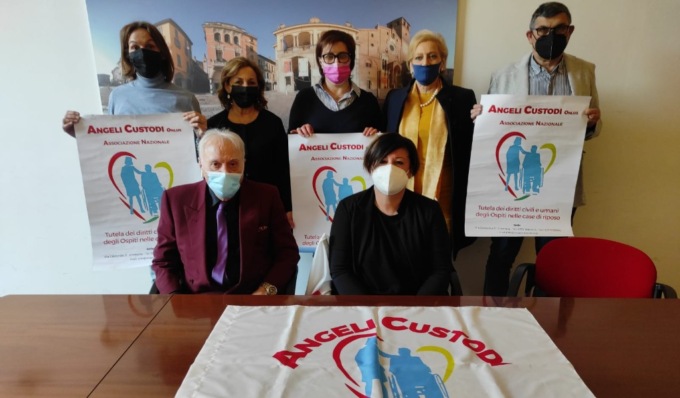 Al Broletto l’incontro tra il sindaco e l’associazione “Angeli Custodi”: a maggio parte lo sportello