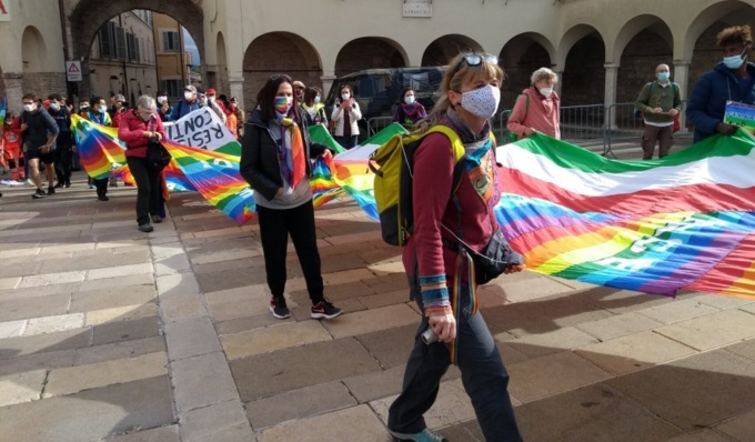 Sul bus (sold out) da Lodi verso la Perugia-Assisi anche alcuni cittadini ucraini