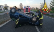 Incidente a Lodi, auto capottata in mezzo alla statale