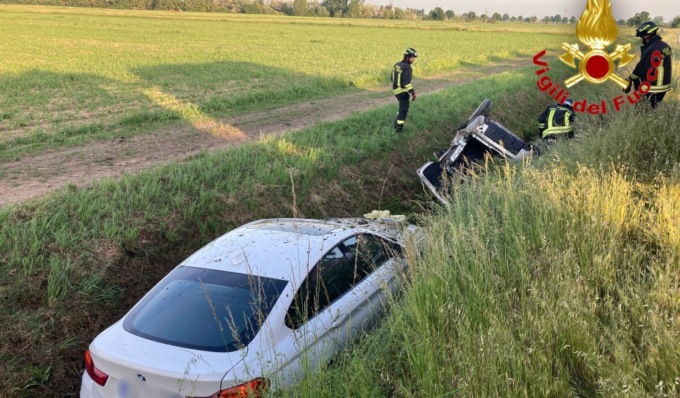 Scontro tra auto a Salerano, feriti due 21enne trasportati d’urgenza in ospedale