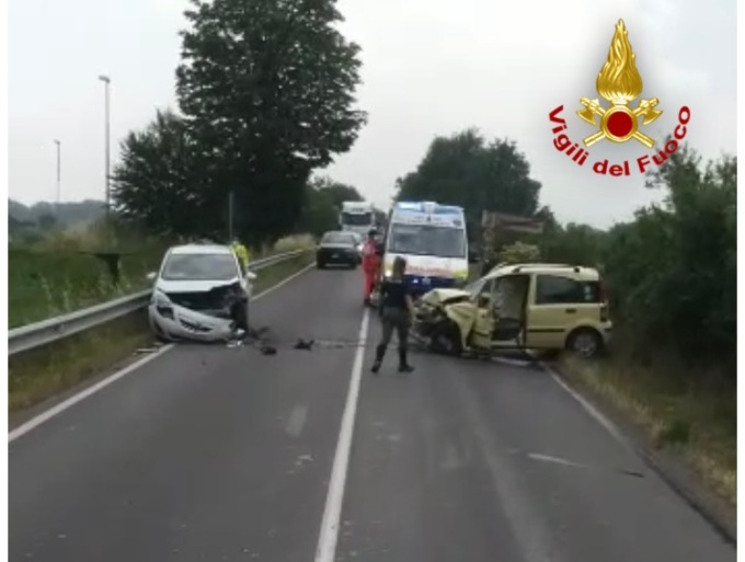 Schianto frontale a Casalpusterlengo, due uomini feriti