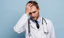 Allarme della Regione: “Mancano medici e infermieri”, ed è polemica coi sindacati sugli specializzandi