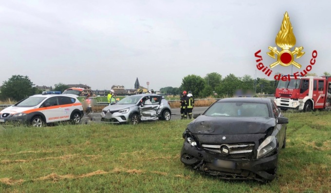 Incidente tra auto a Salerano, due donne ferite