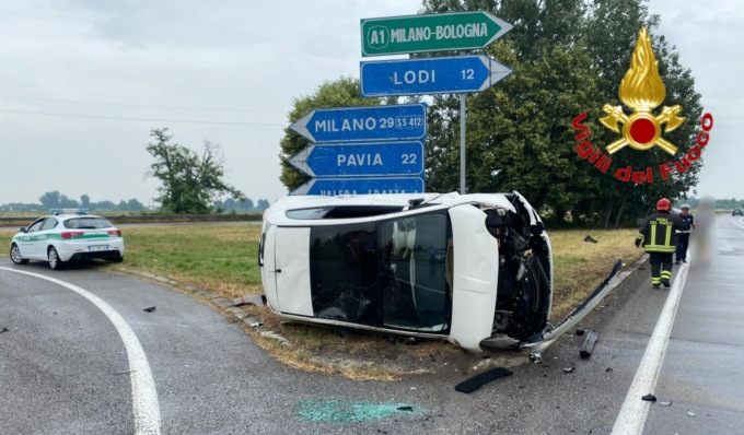 Schianto in strada, cinque persone coinvolte: tra loro anche due ragazzini di 11 e 14 anni