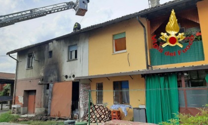 Incendio in abitazione a Mulazzano, a fuoco parte del tetto e porzione esterna