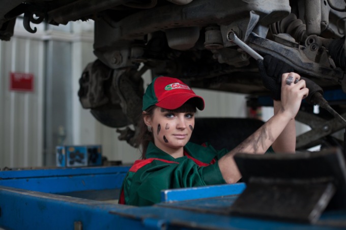 Donne e motori: cosa cercano da un’auto e i modelli preferiti