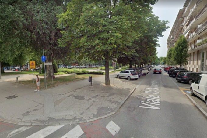 Aggredita da un senzatetto mentre passeggia con il cane