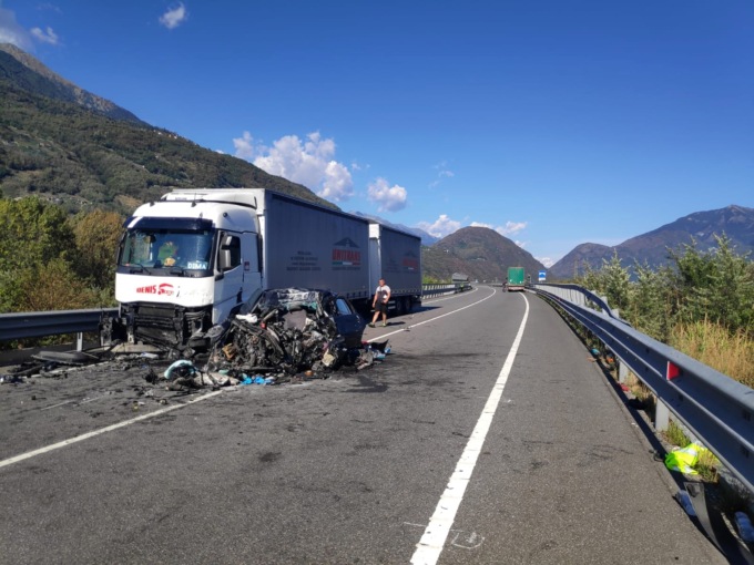 Si schianta contro un camion: muore 64enne di Lodi