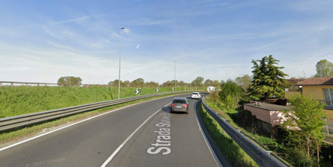 Incidente tra una moto e un furgone sulla Ss9 di San Rocco al Porto: grave un 21enne