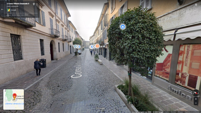 Auto fuori controllo in centro a Lodi: giovane ferito