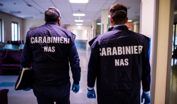 RSA da incubo: trovati blatte vive e insetti in cucina