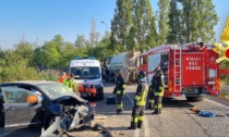 Auto si schianta contro un trattore: codice rosso per un uomo