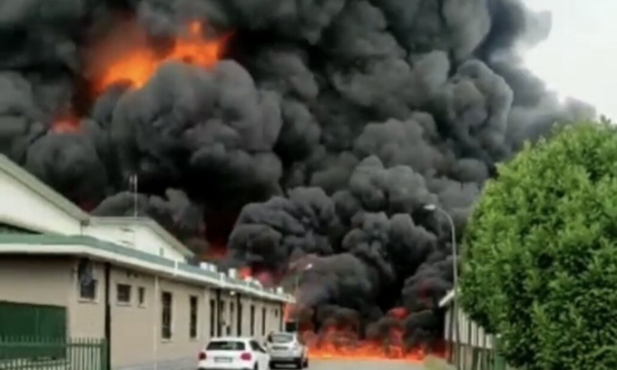 Disastro alla Nitrolchimica: due feriti gravi, vigili del fuoco al lavoro da 24 ore. Indagini della Procura di Lodi