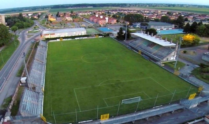 Entra in campo durante la partita: fuori dagli stadi per tre anni
