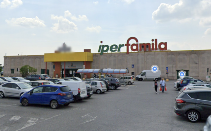 Sant’Angelo Lodigiano: lasciano il bimbo di 2 anni in auto e vanno a fare la spesa, denunciati