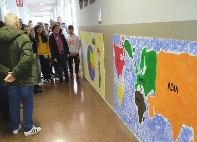 A scuola le opere dei ragazzi sui loro coetanei arrivati in Italia