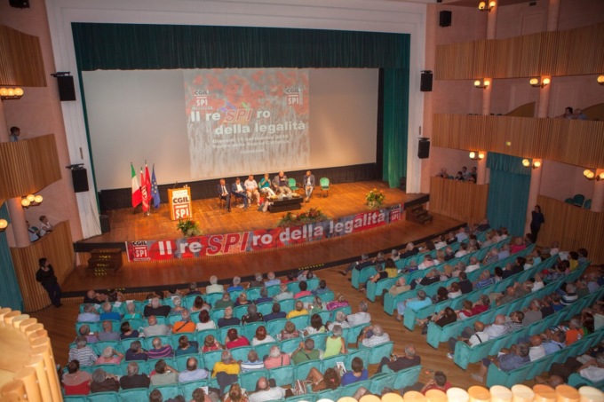 Clima, pensioni, guerra, nuove generazioni: il congresso dello Spi Cgil