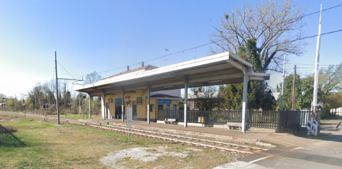 81enne lodigiano si confonde e vola con l’auto sulla ferrovia