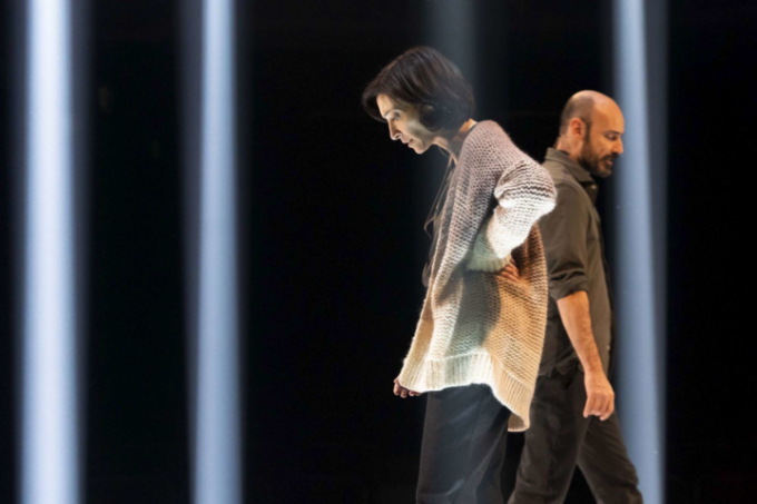 Al Teatro alle Vigne va in scena “Costellazioni”, una storia d’amore decisamente originale