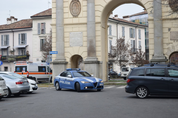 Molesto e violento con il tecnico e la polizia: fermato con lo spray al peperoncino